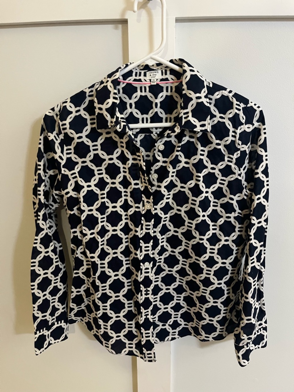 crown & ivy Navy and White Chain-Link Blouse